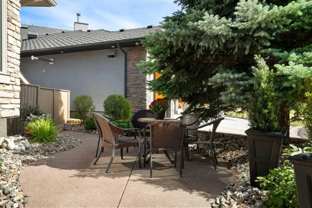 28 Edgepark Mews NW — photo 2