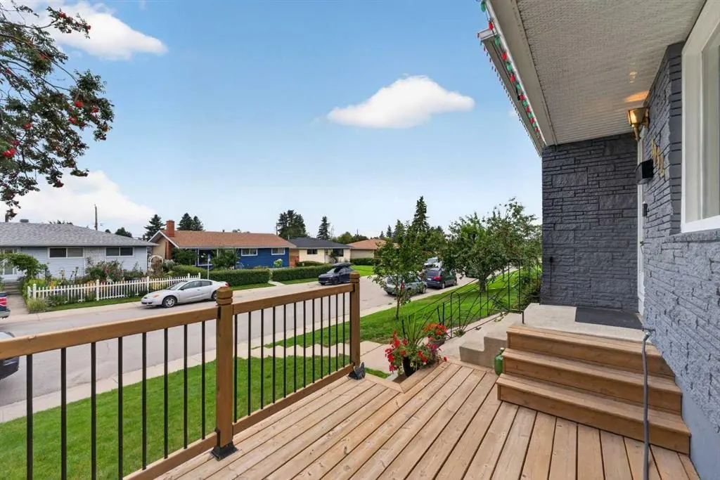 1032 Mayland Drive NE — photo 2