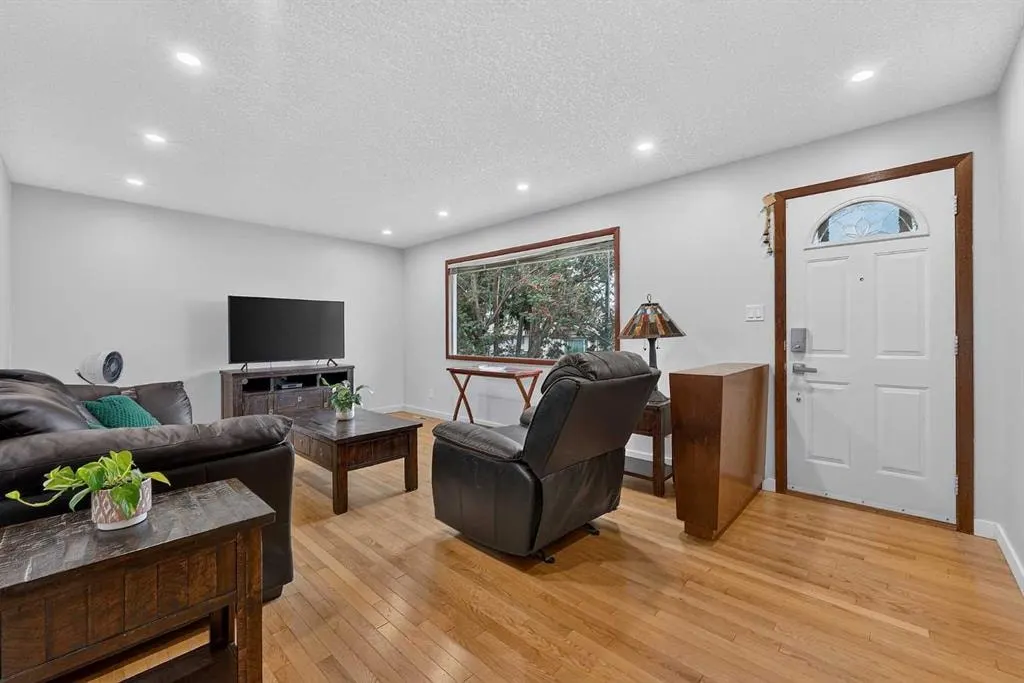 1032 Mayland Drive NE — photo 3