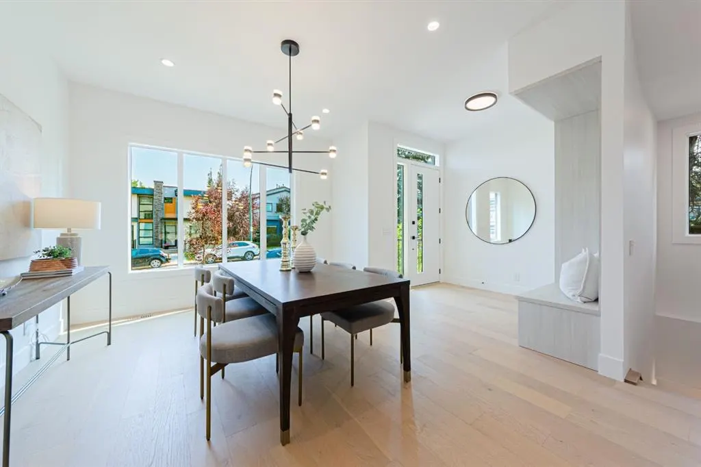 2302 Osborne Crescent SW — photo 3