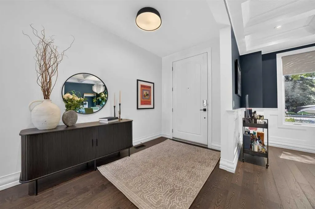 1732 49 Avenue SW — photo 3