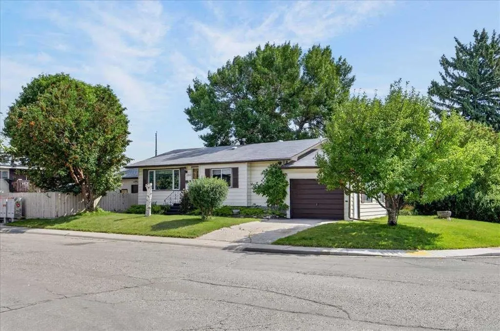 1060 Motherwell Road NE — photo 2