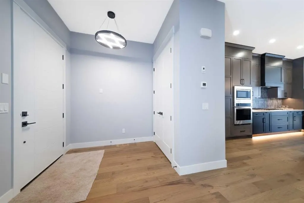 1415 27 Street SW — photo 2