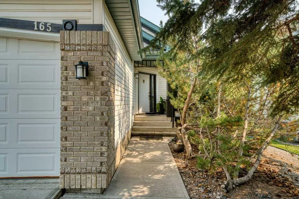 165 Douglasview Rise SE — photo 2