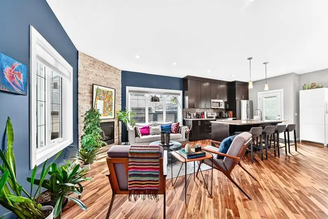 309 15 Avenue NE #3