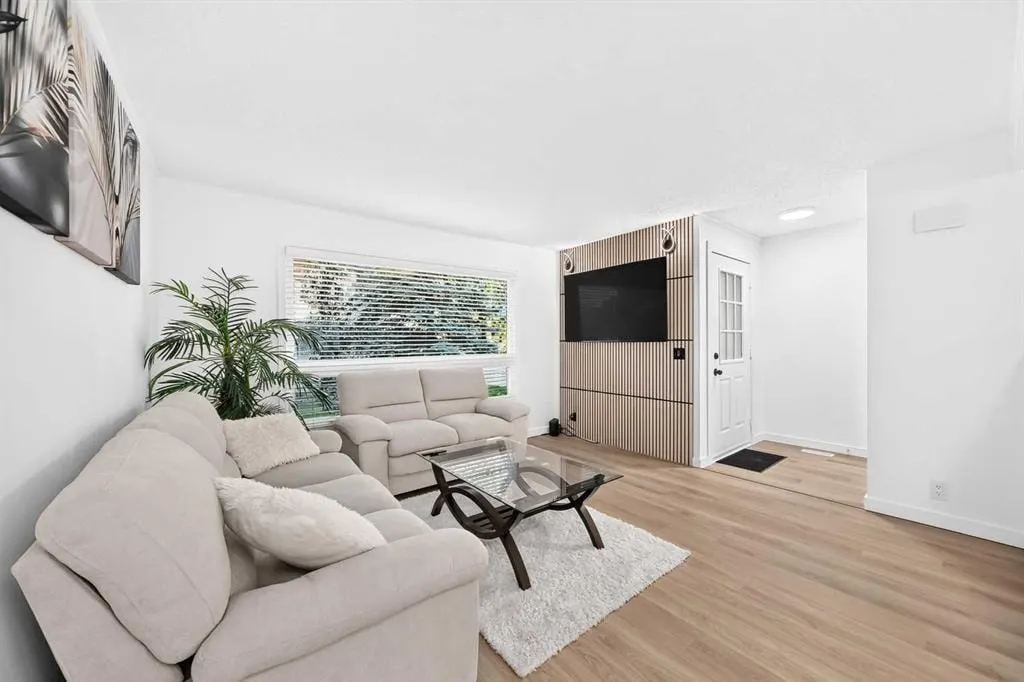 135 Woodsman Lane SW — photo 2