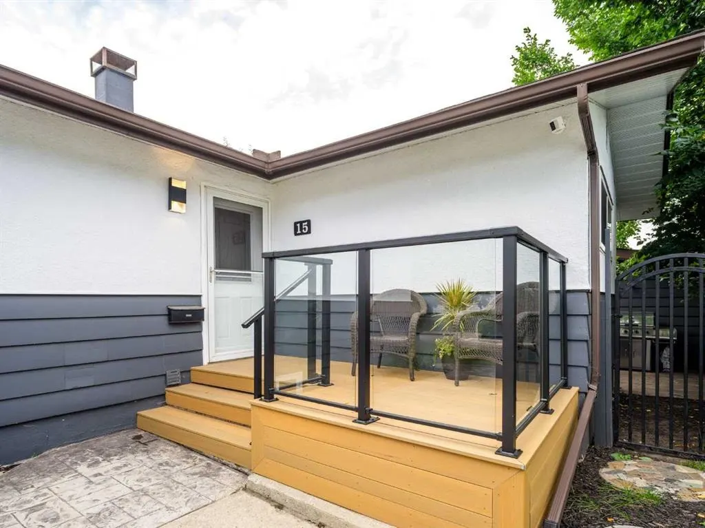 15 Hamlet Road SW — photo 2