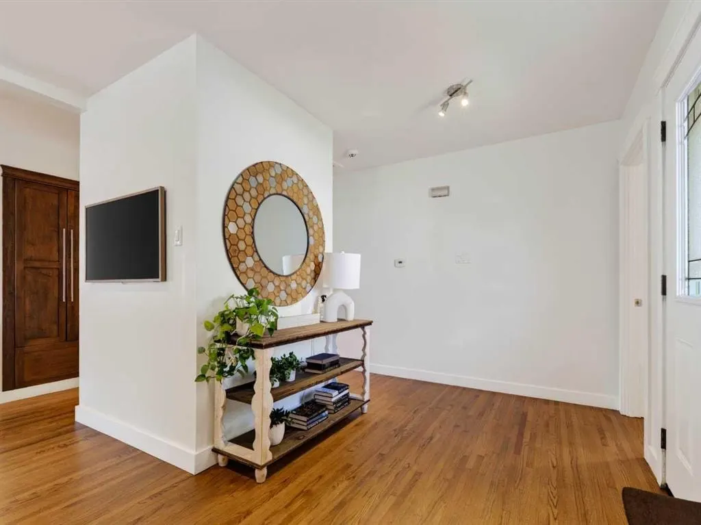 15 Hamlet Road SW — photo 3
