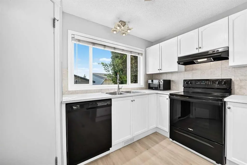 15 Prestwick Place SE — photo 3