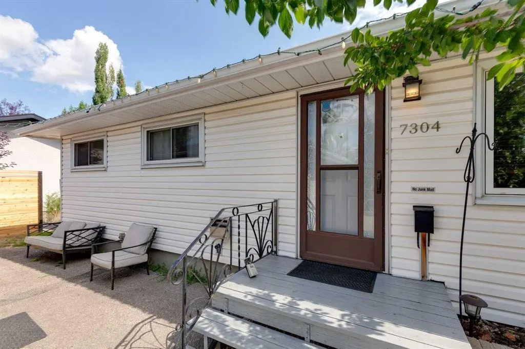 7304 5 Street SW — photo 3