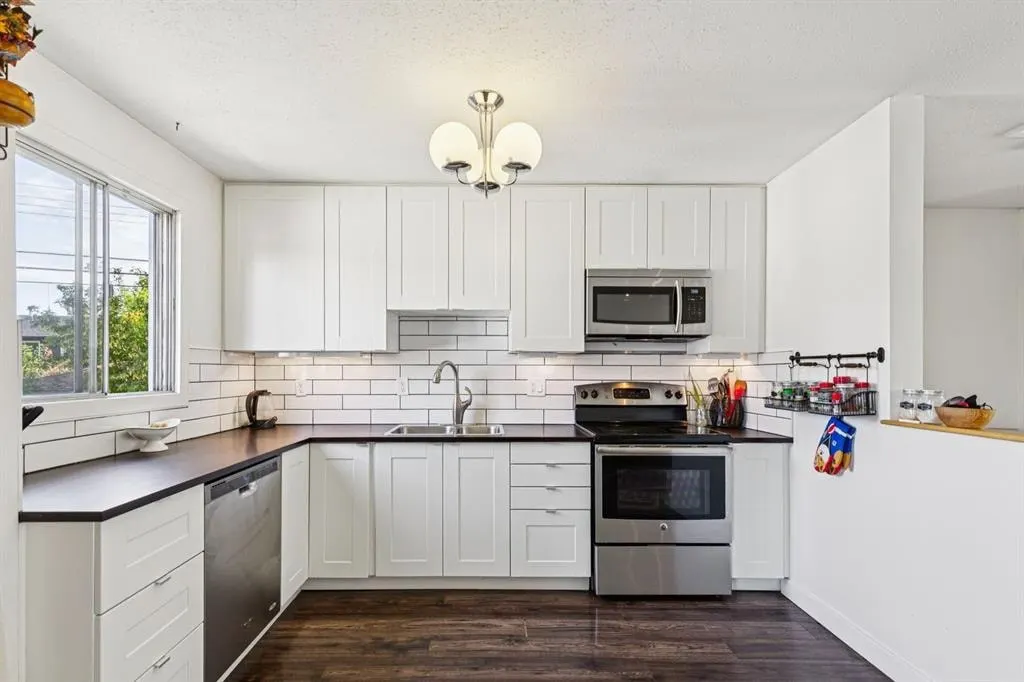 3556 33 Street SE — photo 3