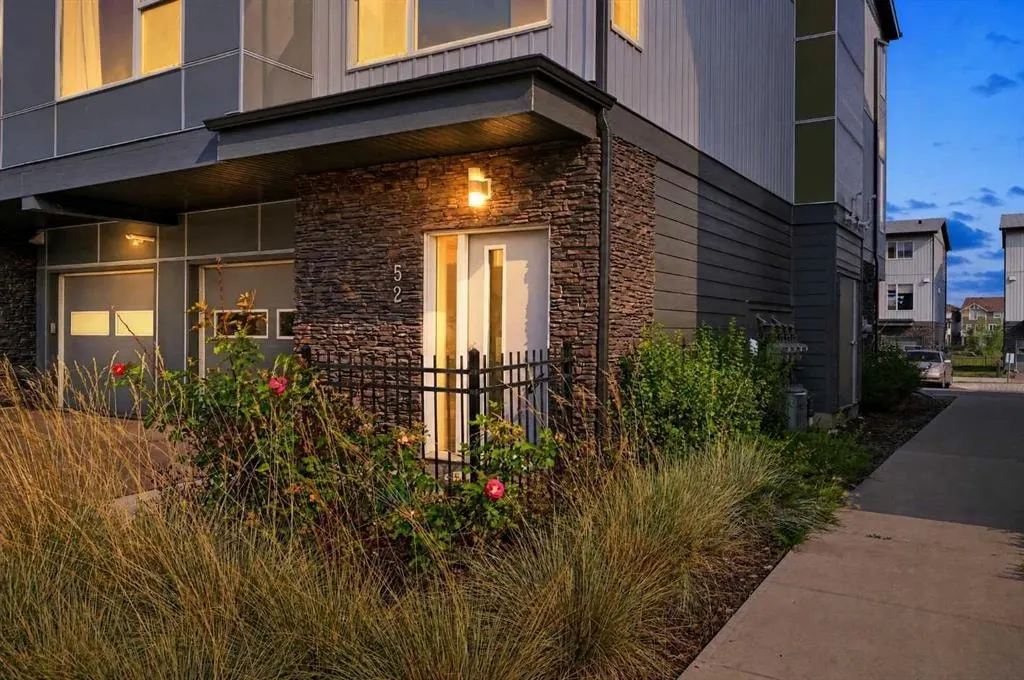 52 Saddlestone Drive NE — photo 2