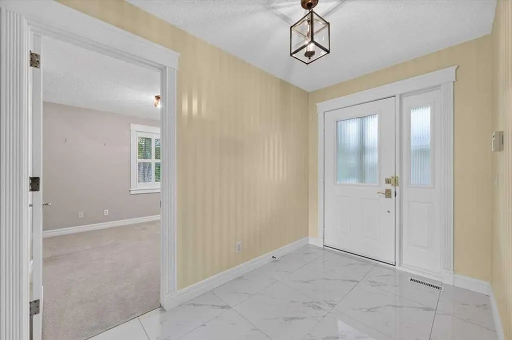 2025 Palermo Way SW — photo 2