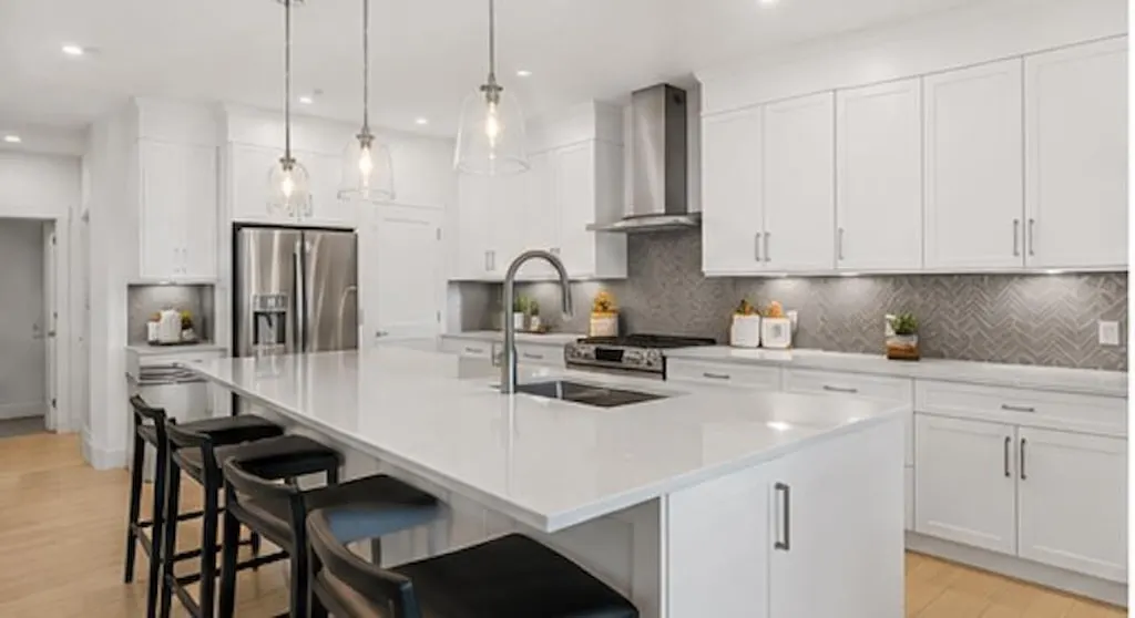198 Annette Landing NW — photo 2