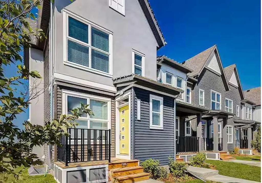 148 Carrington Boulevard NW — photo 2