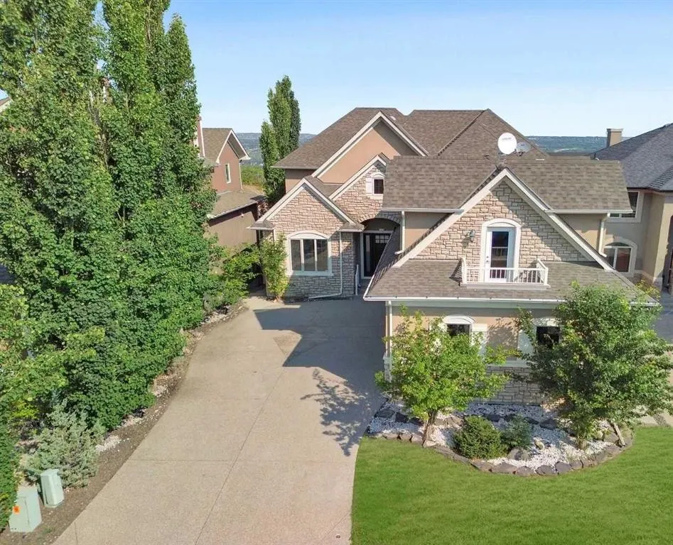 14 Coulee View SW — photo 2