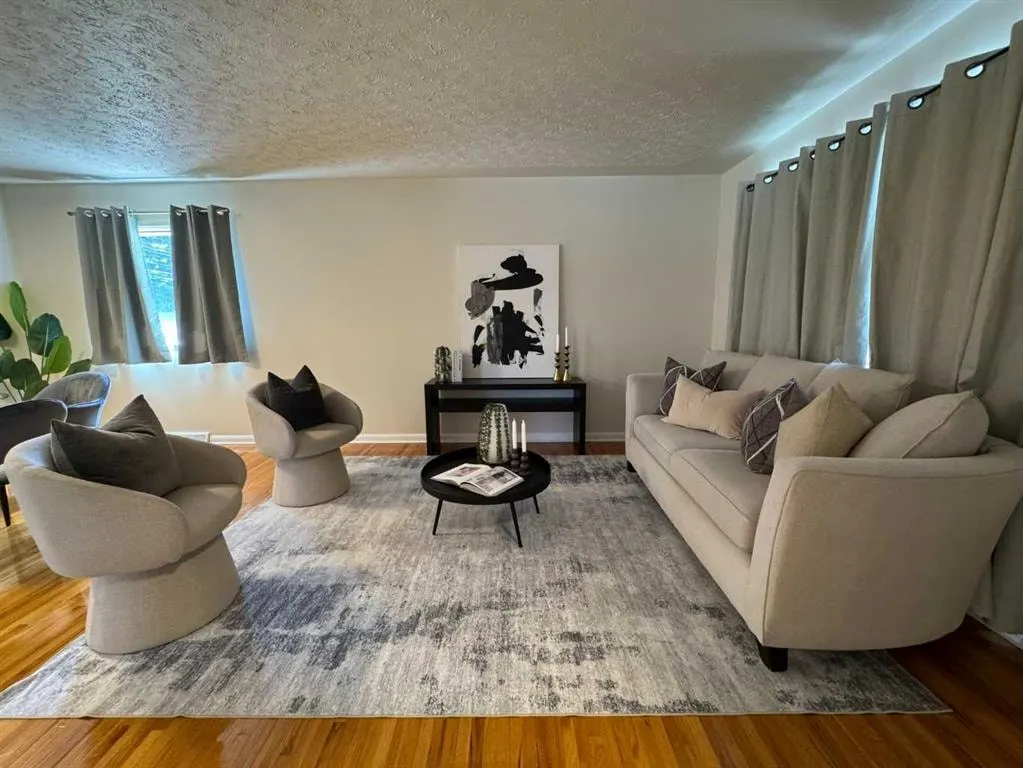 4312 45 Street SW — photo 3