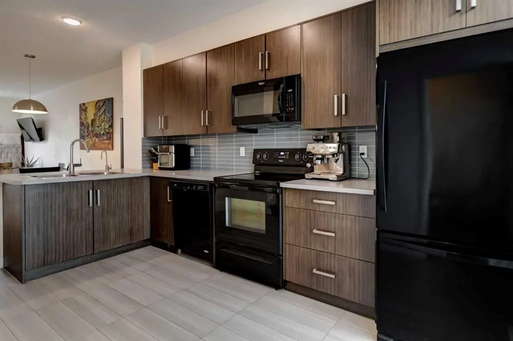 372 Walden Parade SE — photo 3