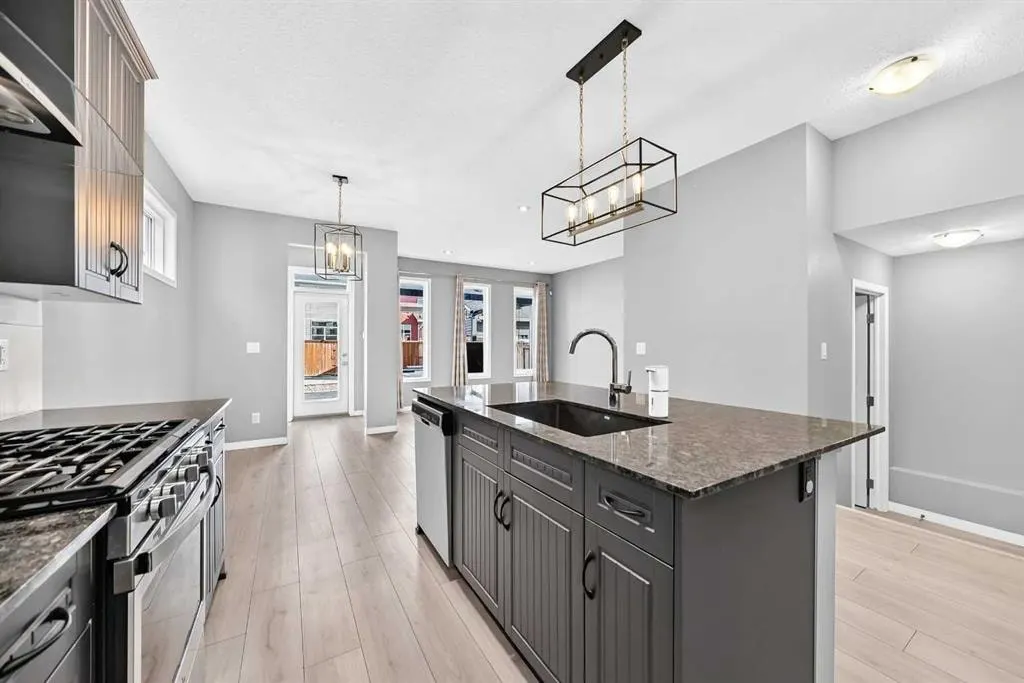682 Redstone Drive NE — photo 3