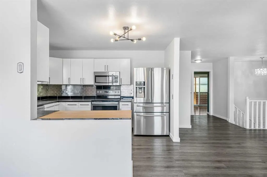 6824 Temple Drive NE — photo 2