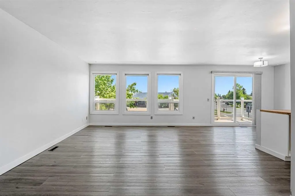 6824 Temple Drive NE — photo 3