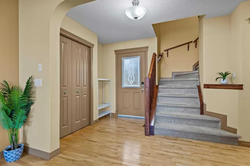 149 Everwoods Close SW — photo 2