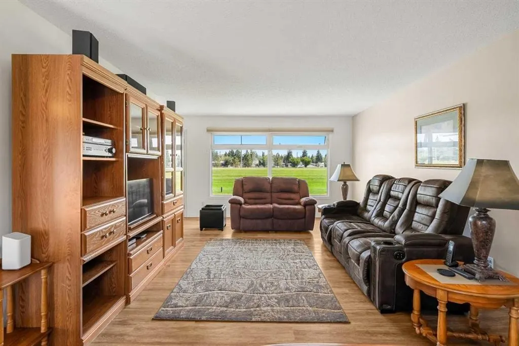 1307 Lake Ontario Drive SE — photo 2
