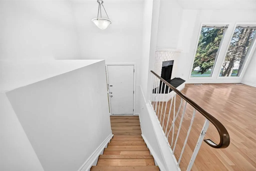 9611 24 Street SW — photo 3