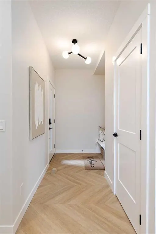 70 Rosemary Gardens SE — photo 2