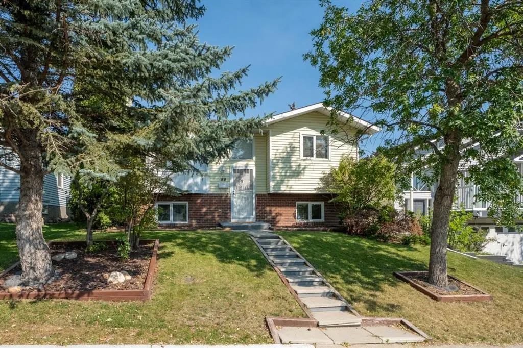59 Macewan Park Road NW — photo 1
