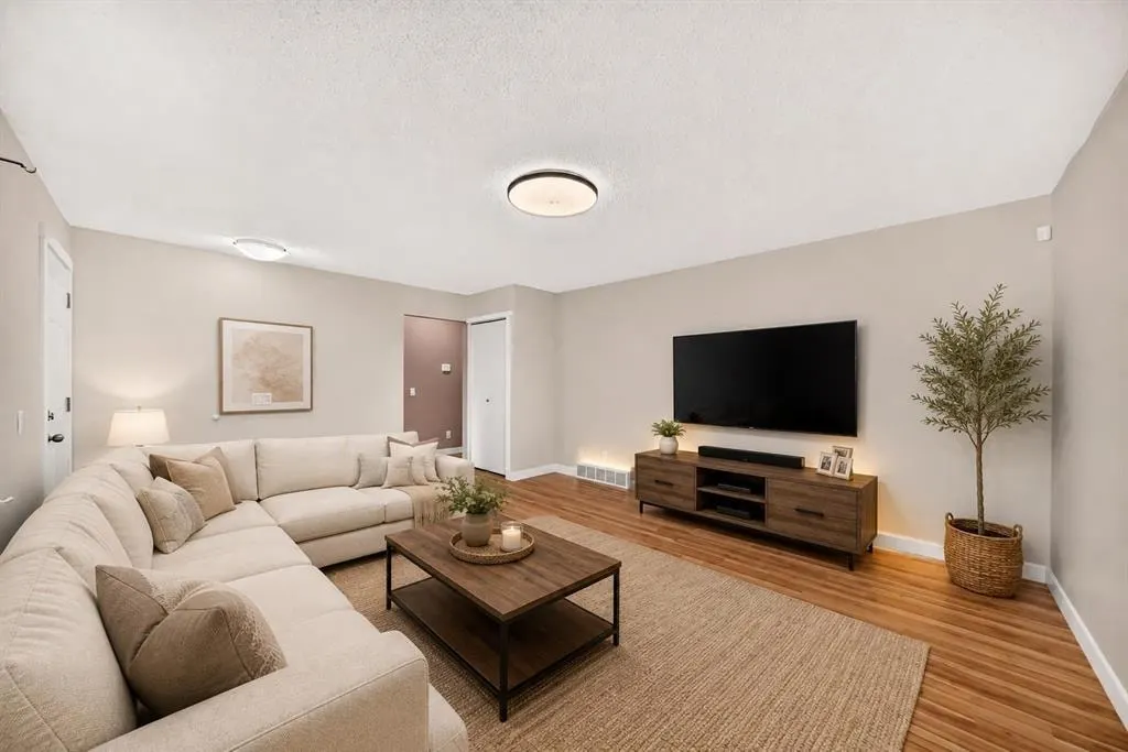 6607 Malvern Road NE — photo 3