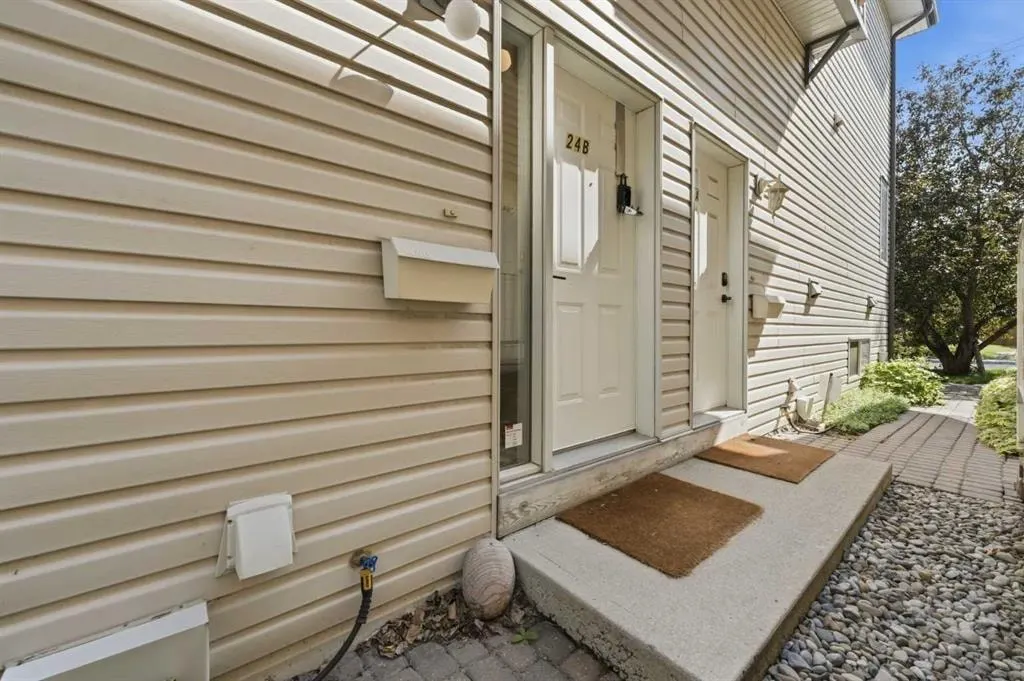 24 34 Avenue SW #2 — photo 3