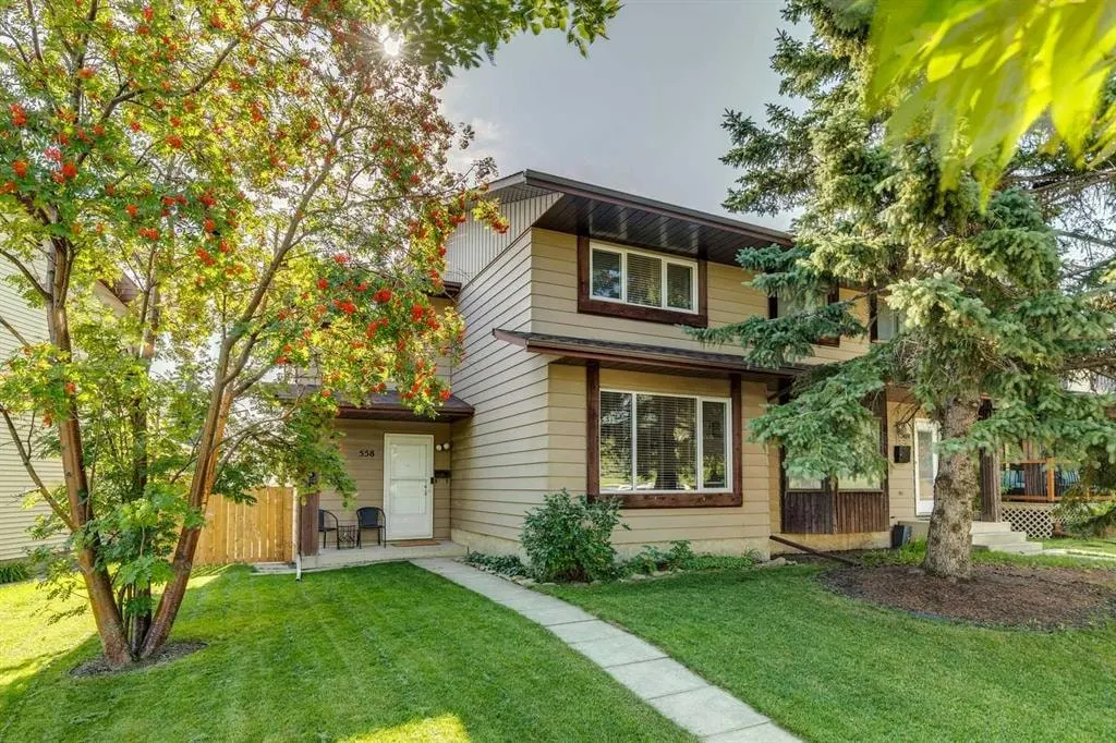558 Strathcona Drive SW — photo 2