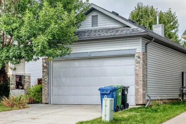 136 Bridlemeadows Common SW