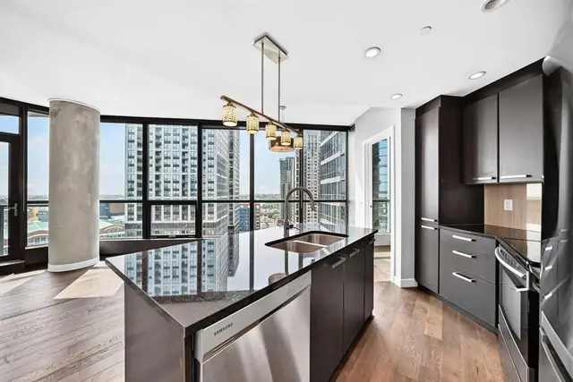 225 11 Avenue SE #1806