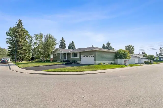 10719 Mapleshire Crescent SE