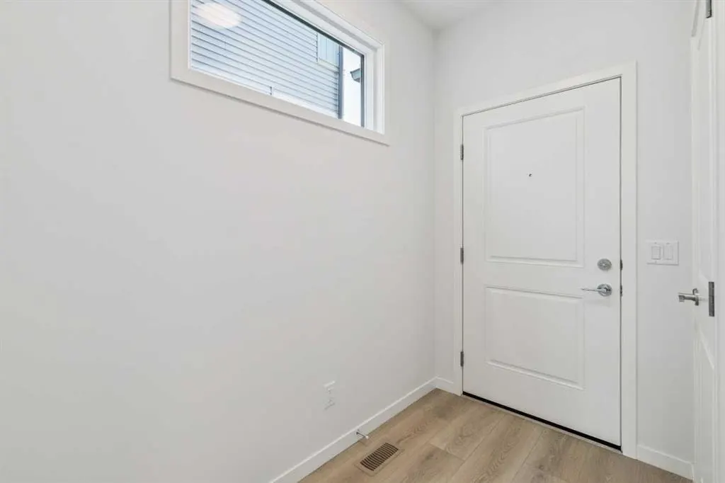 186 Aquila Grove NW — photo 3