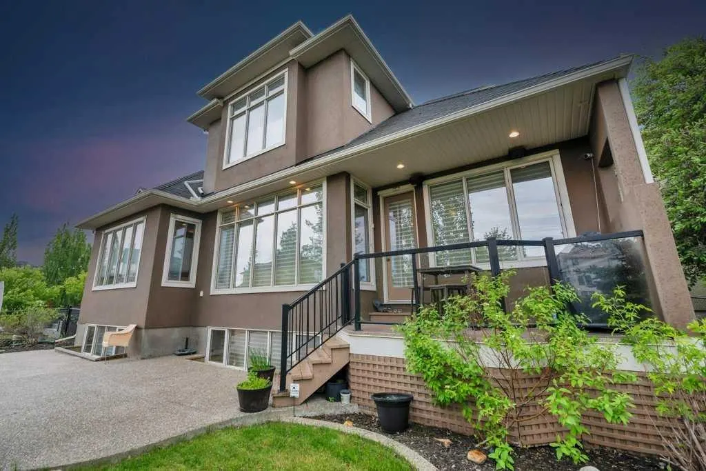 377 Evergreen Circle SW — photo 2