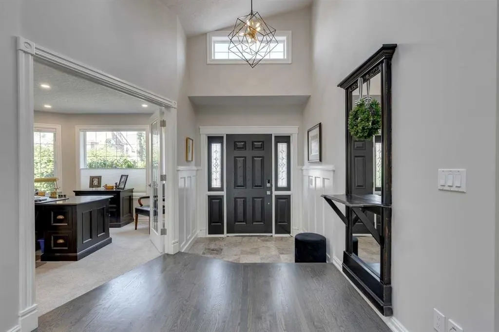 6 Patterson Close SW — photo 2