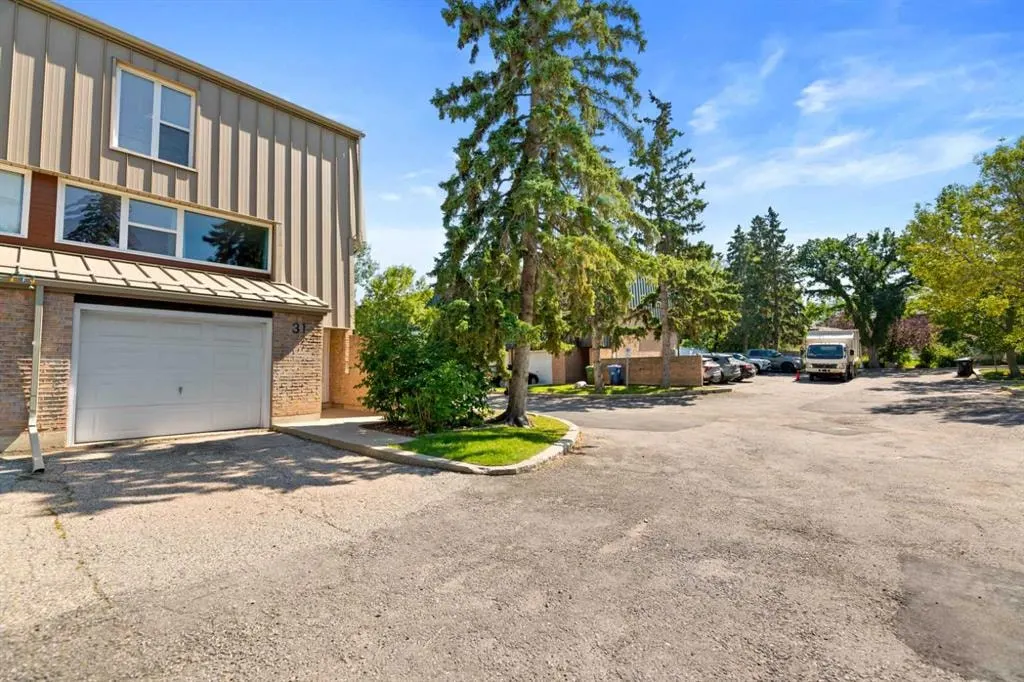 31 Brae Glen Court SW — photo 2