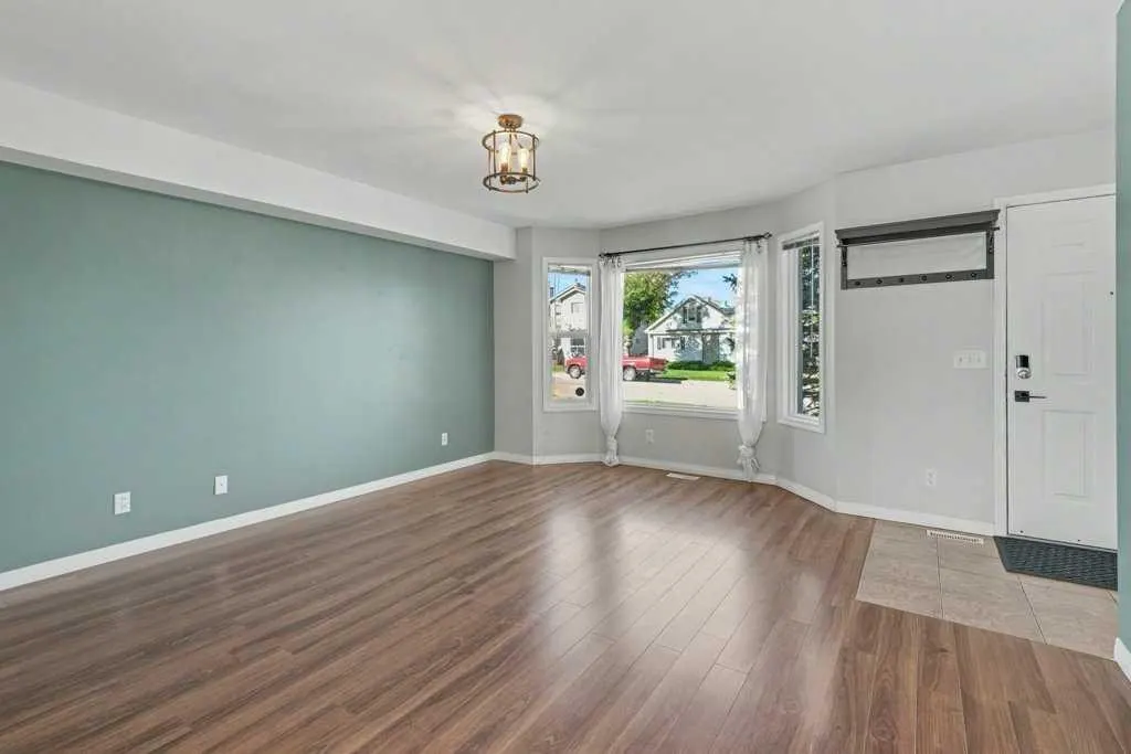 8034 24 Street SE — photo 3