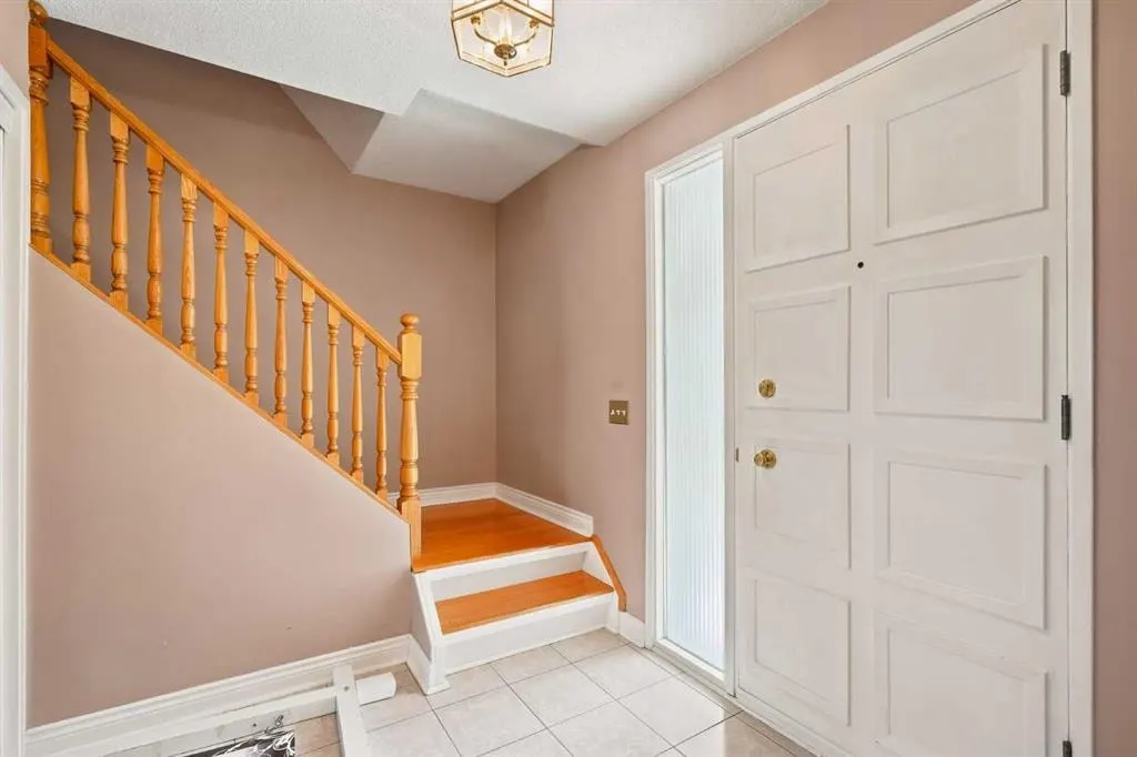 820 Canford Crescent SW — photo 3