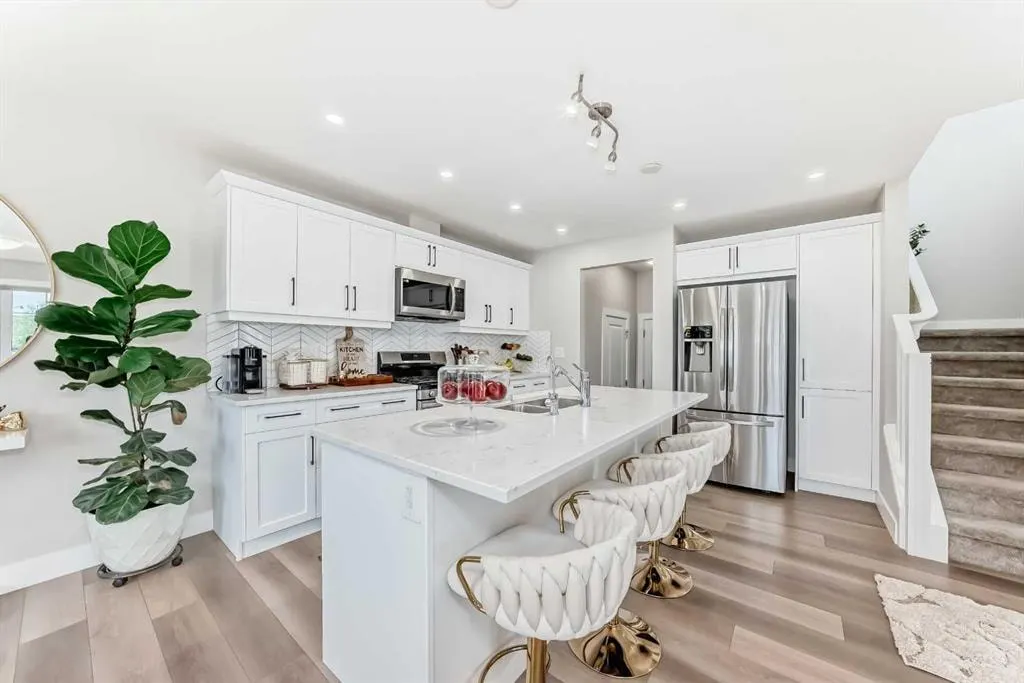 8 Yorkville Link SW — photo 3