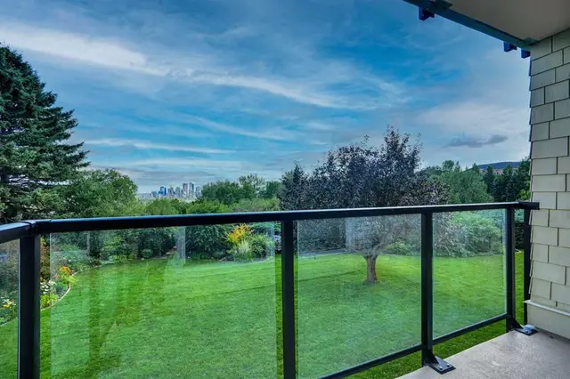 520 Cedar Crescent SW #103