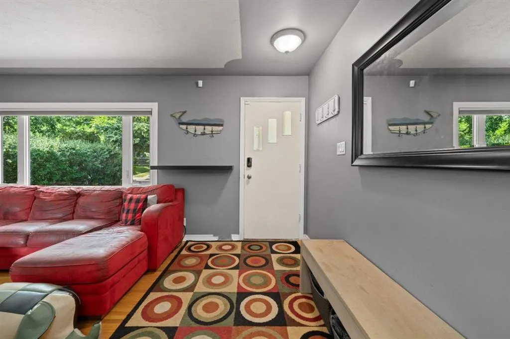 46 Westwood Drive SW — photo 3