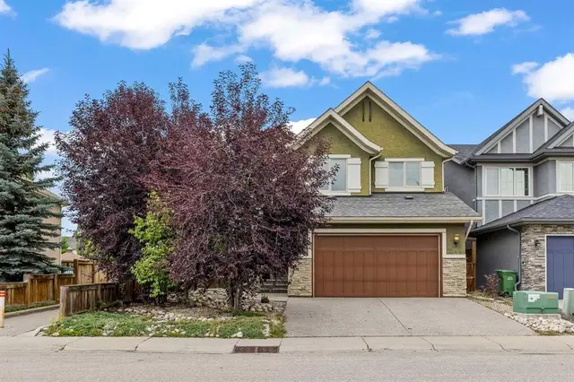 111 CRANARCH Circle SE