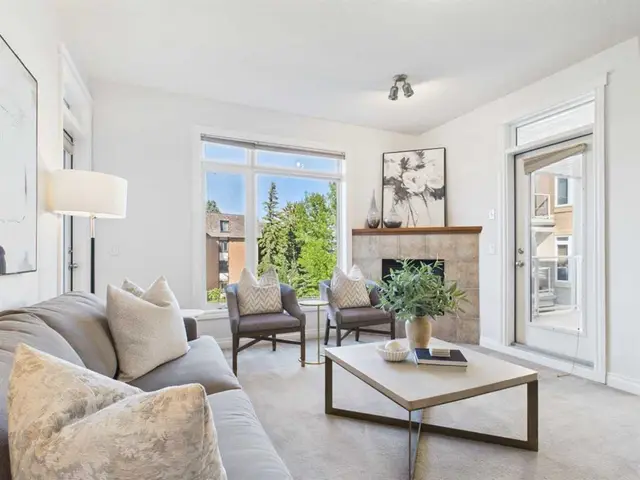 2 hemlock Crescent SW #204