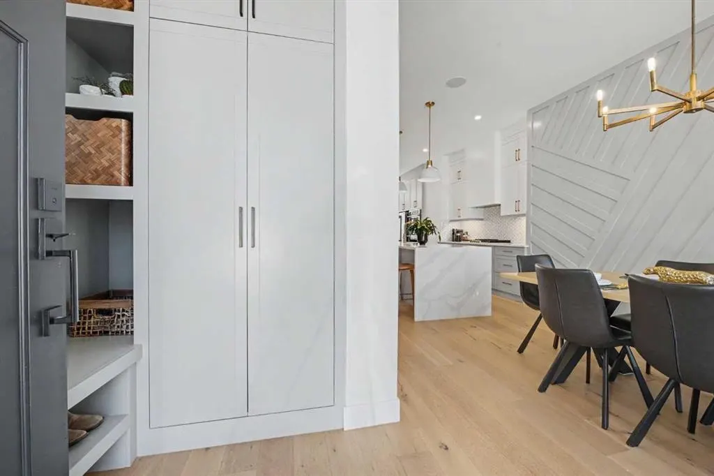 621 22 Avenue NE — photo 2