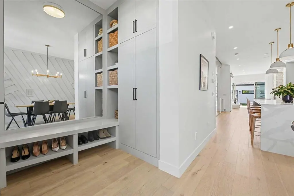 621 22 Avenue NE — photo 3