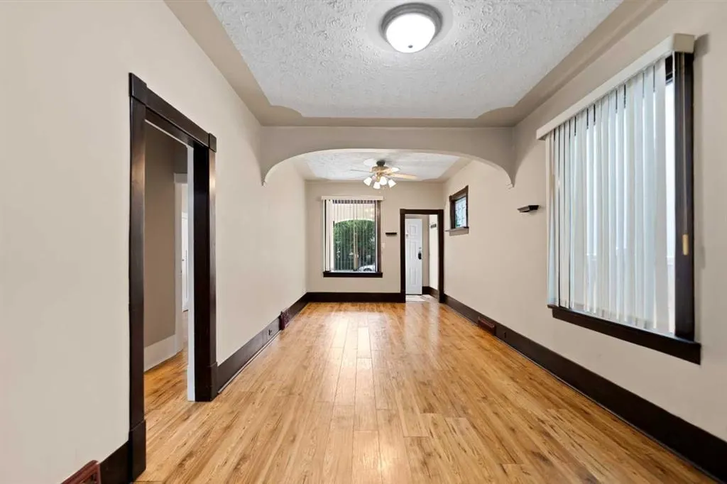 616 17 Avenue NW — photo 3